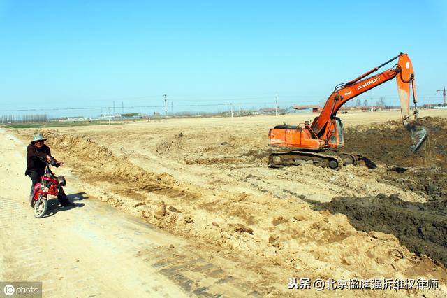 集体土地、承包地、宅基房屋的征地补偿差多少钱？